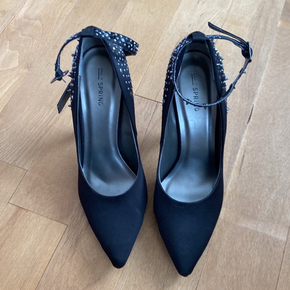 Heels - Picture 2 of 5